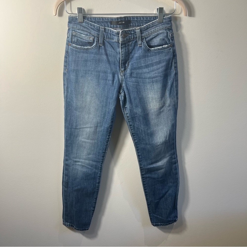Size 26 - Joe’s Jeans straight leg, medium wash, CA: 35037 RN: 106214